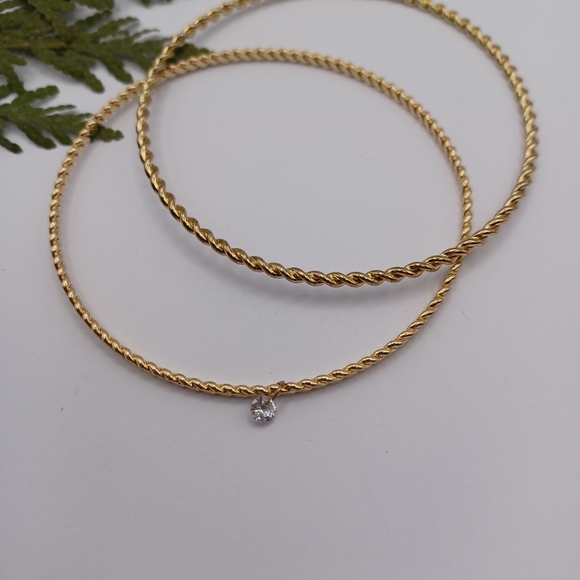 ✨️ Dainty gold-tone bangles - mismatched set of two 🍀3 for $15 - Picture 2 of 5